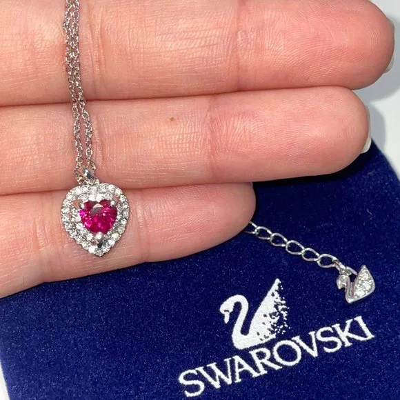Swarovski crystal heart pendant necklace with pouch - Picture 2 of 6